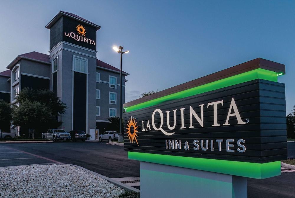 La Quinta Inn & Suites by Wyndham San Antonio Northwest in San Antonio,Tx