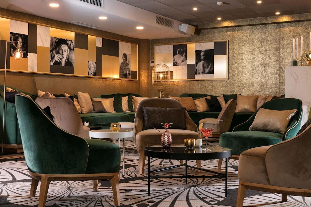 Niepce Paris, Curio Collection By Hilton in Paris