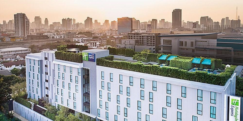 Holiday Inn Express Soi Soonvijai in Bangkok