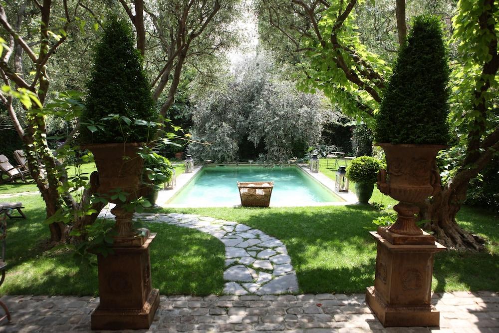 Jardins Secrets in Nimes
