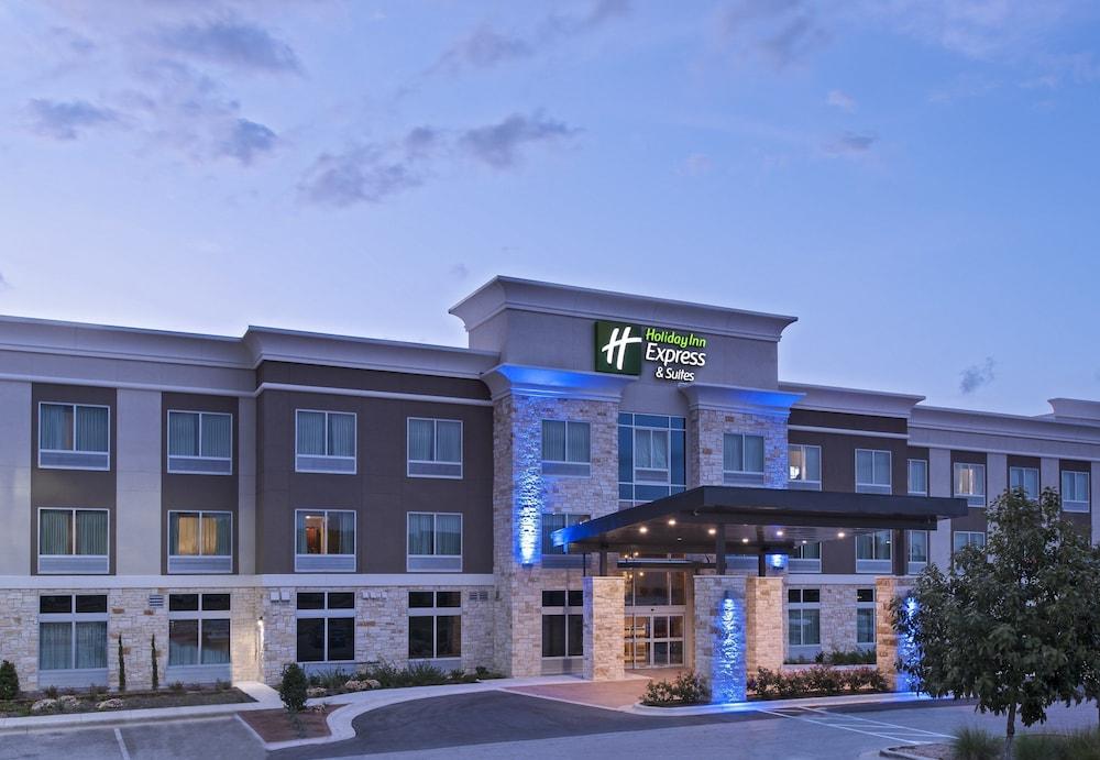 Holiday Inn Express & Suites AUSTIN NW - FOUR POINTS in Austin, Tx
