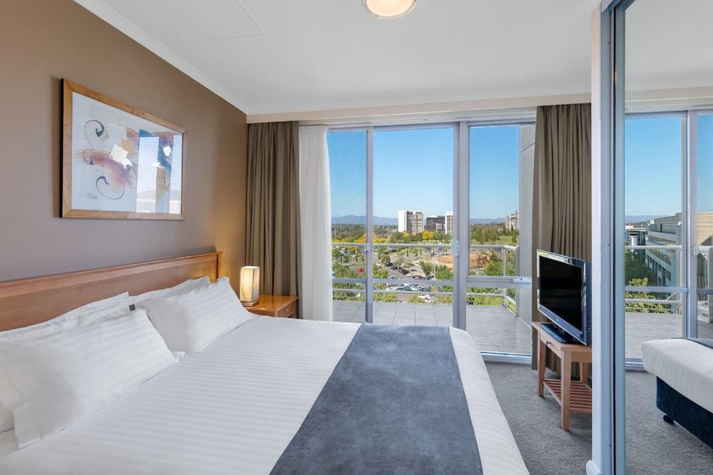WALDORF APARTMENT in Canberra, Act