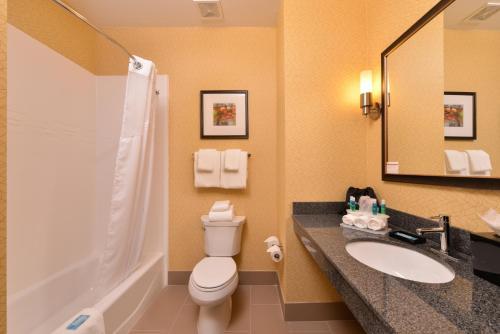 Holiday Inn Express & Suites Bakersfield Airport, an IHG Hotel in Bakersfield