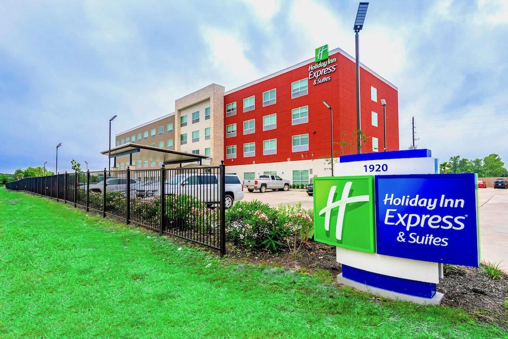 Holiday Inn Express & Suites - Houston IAH - Beltway 8, an IHG Hotel in Houston, Tx