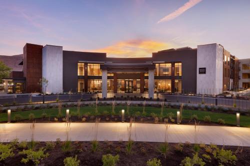 Hoodoo Moab, Curio Collection by Hilton in Moab, Ut