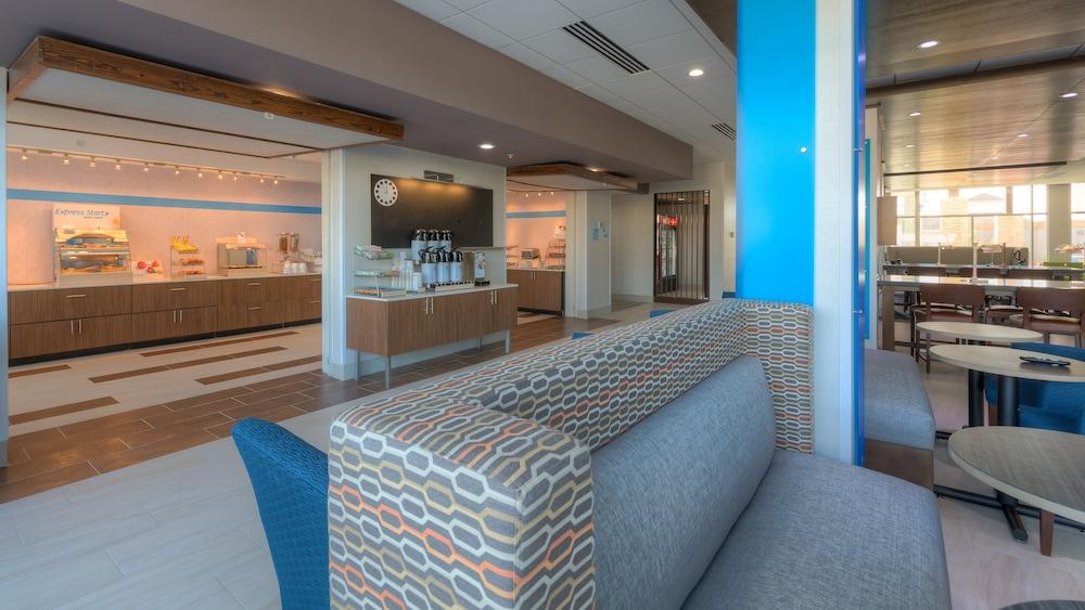 Holiday Inn Express & Suites Tulsa Midtown, an IHG Hotel in Tulsa, Ok