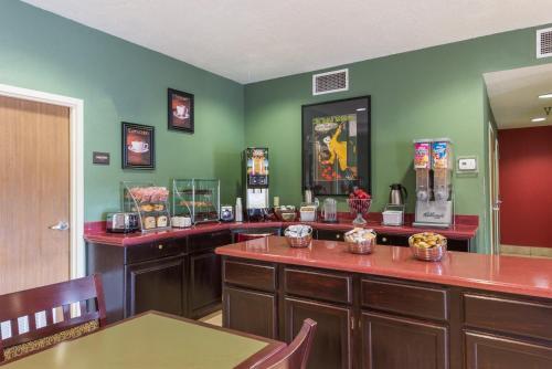 Super 8 by Wyndham Albuquerque Airport in Albuquerque