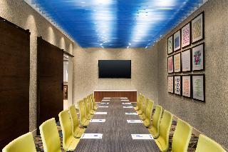Holiday Inn Express Suites Columbus Worthington in Columbus