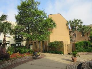 Hilton Vacation Club Lodge Alley Inn Charleston in Charleston