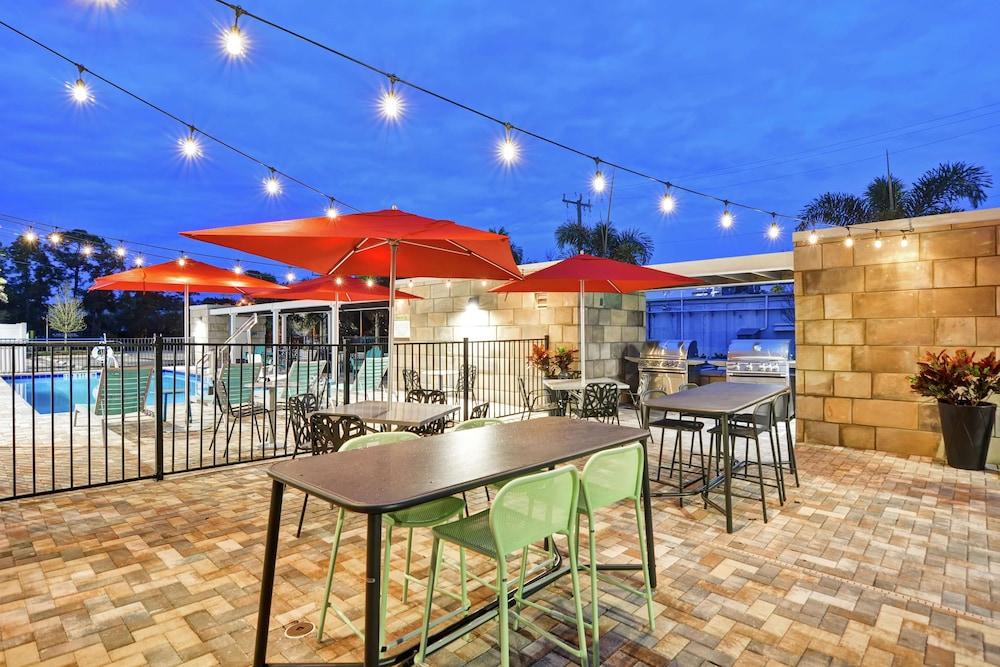 Home2 Suites by Hilton Daytona Beach Speedway in Daytona Beach,Fl