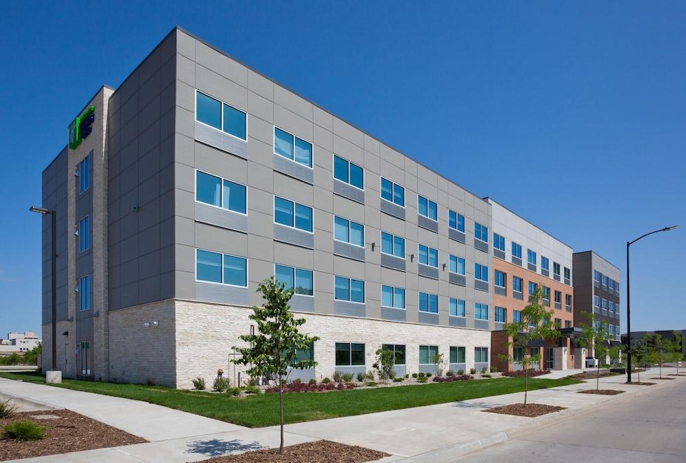 Holiday Inn Express and Suites Des Moines Downtown in Des Moines, Ia