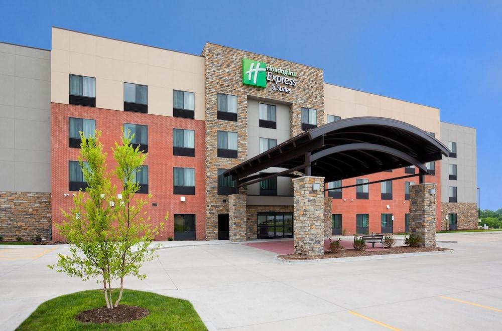 Holiday Inn Express & Suites Davenport in Davenport