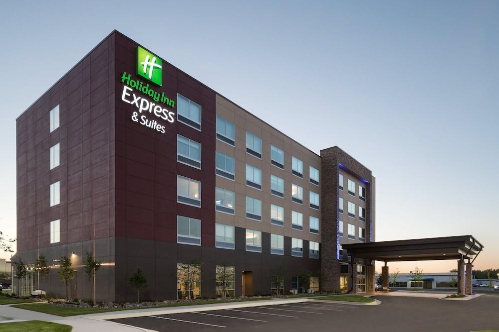 Holiday Inn Express & Suites Duluth North - Miller Hill in DULUTH, MN