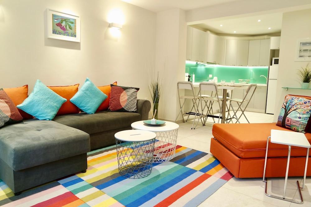 HILTON HOTEL AREA-RENOVATED APT IN CENTRAL AREA in Athens