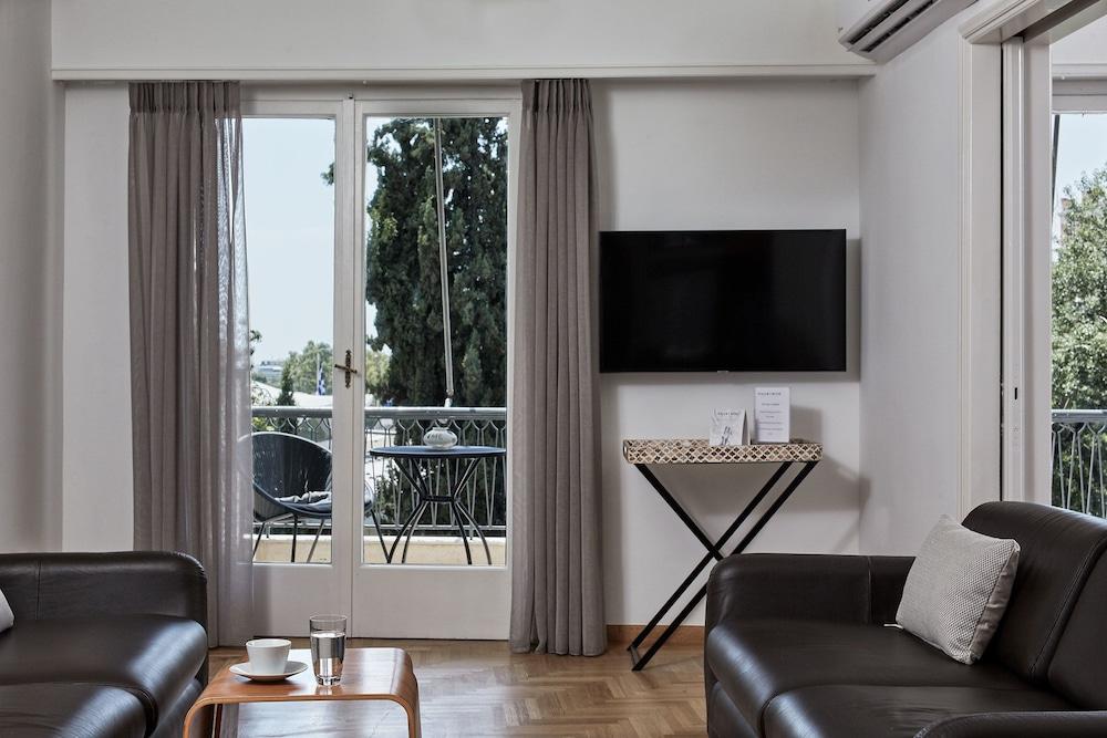 Chic One Bd Apartment with Hilton View in Athens