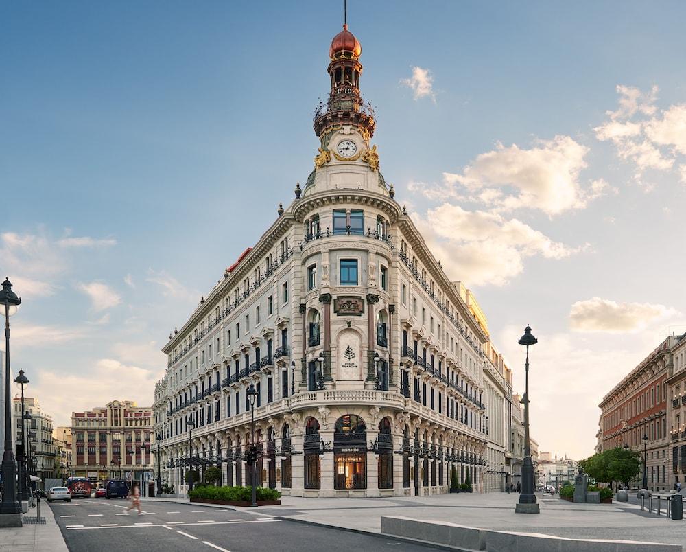 FOUR SEASONS HOTEL MADRID in Madrid
