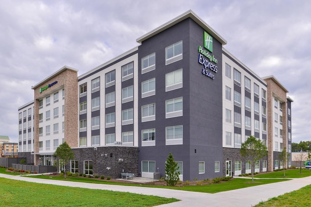 Holiday Inn Express & Suites Mall of America - MSP Airport by IHG in Bloomington, Mn