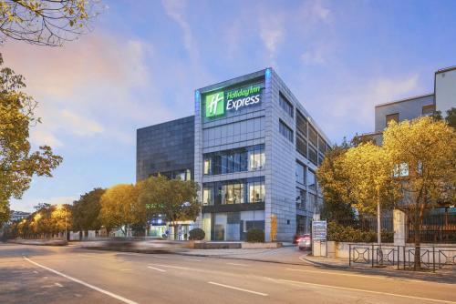 Holiday Inn Express Shanghai Xuhui Binjiang in Shanghai