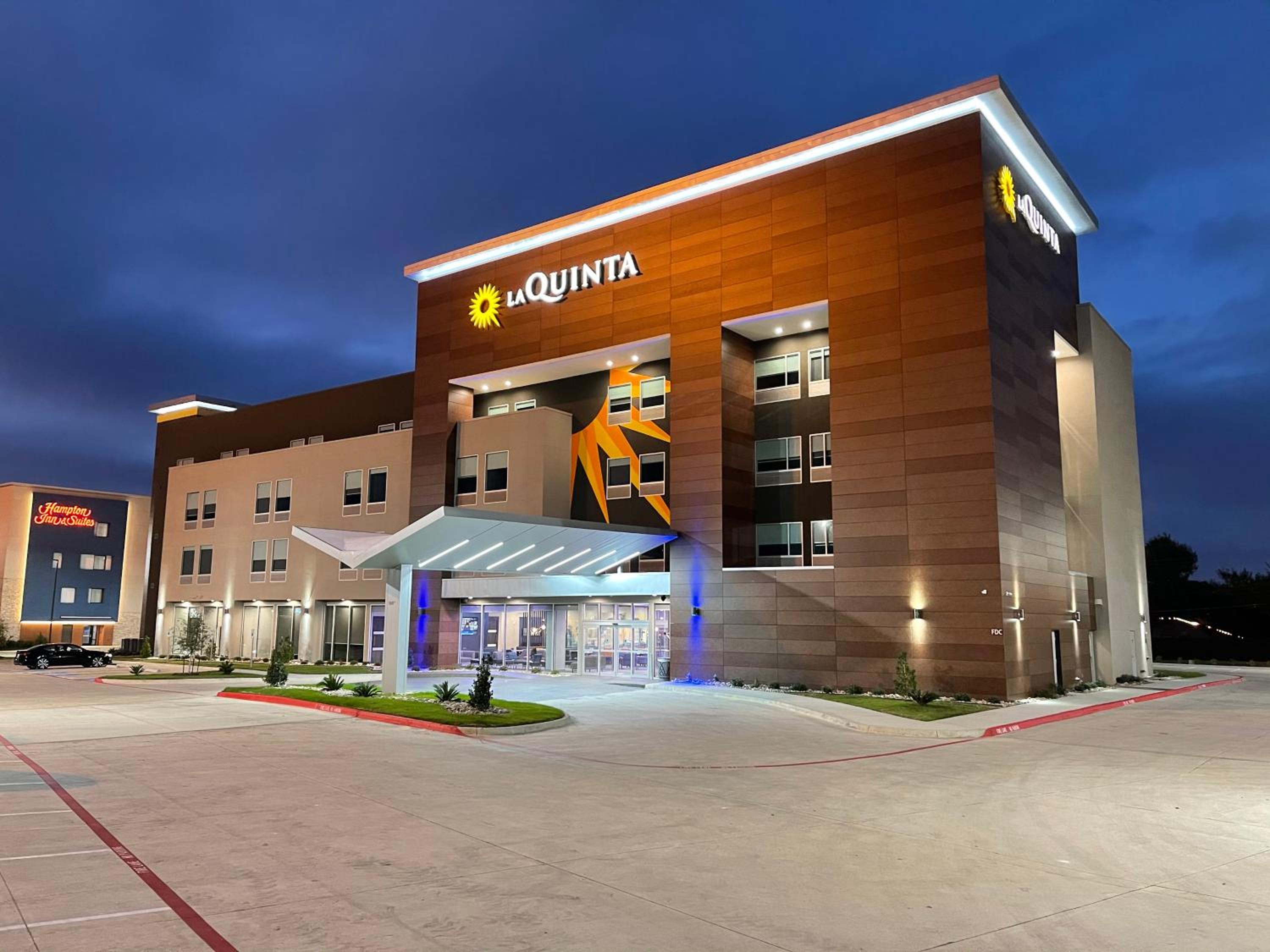 La Quinta Inn & Suites by Wyndham Dallas/Fairpark in Dallas, Tx