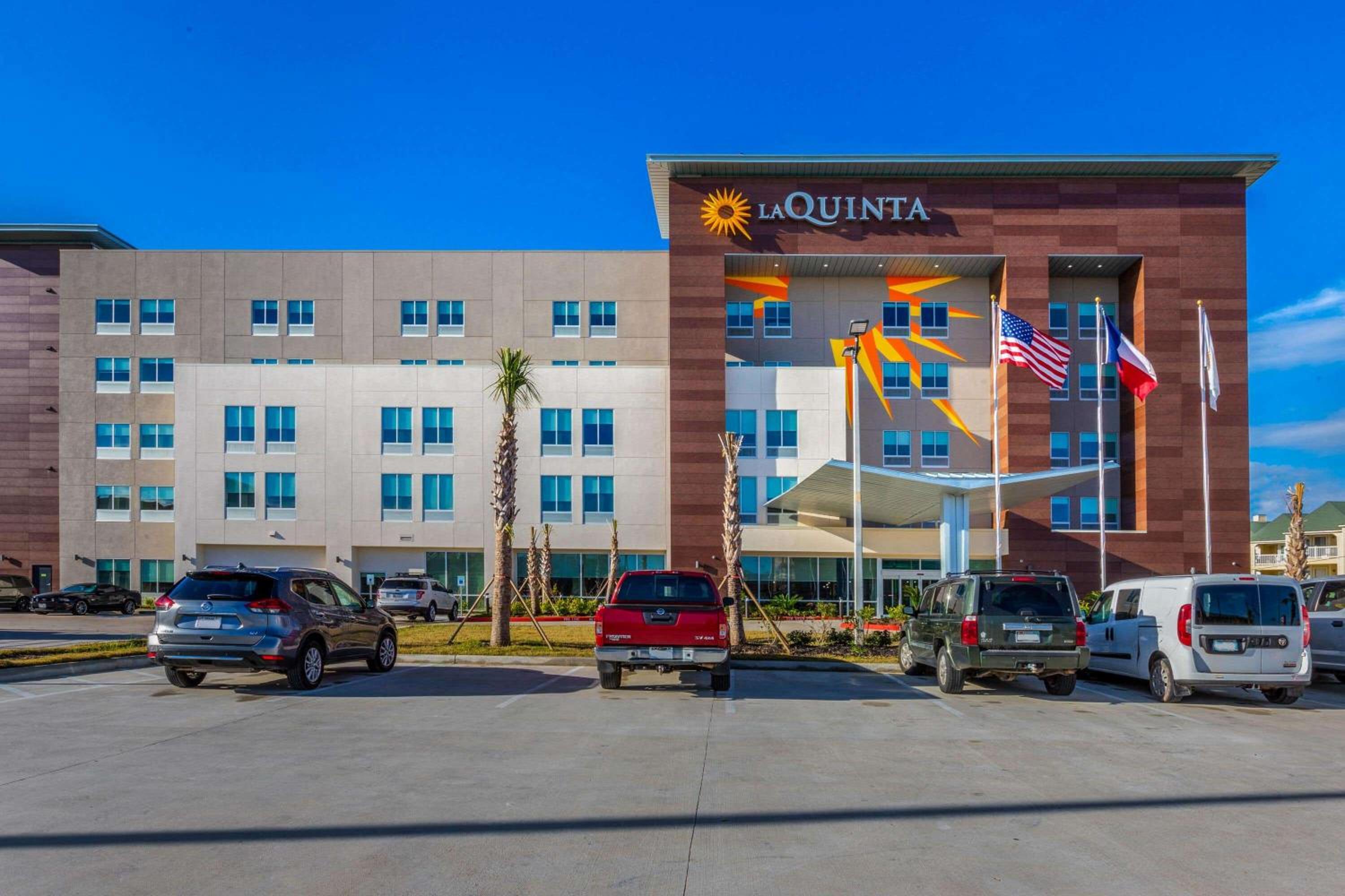 La Quinta Inn & Suites by Wyndham Galveston West Seawall in Galveston, Tx
