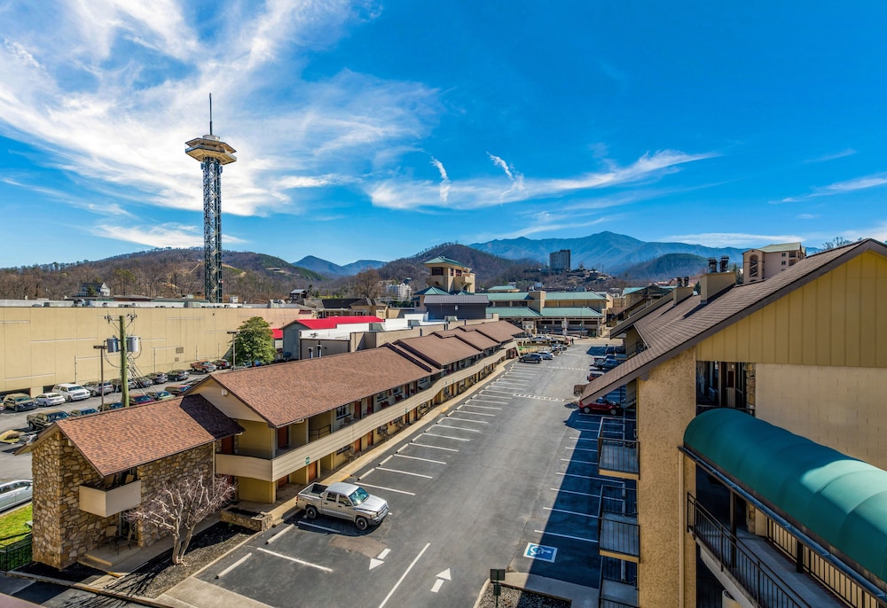 The Wander Hotel, a Ramada by Wyndham in Gatlinburg, Tn