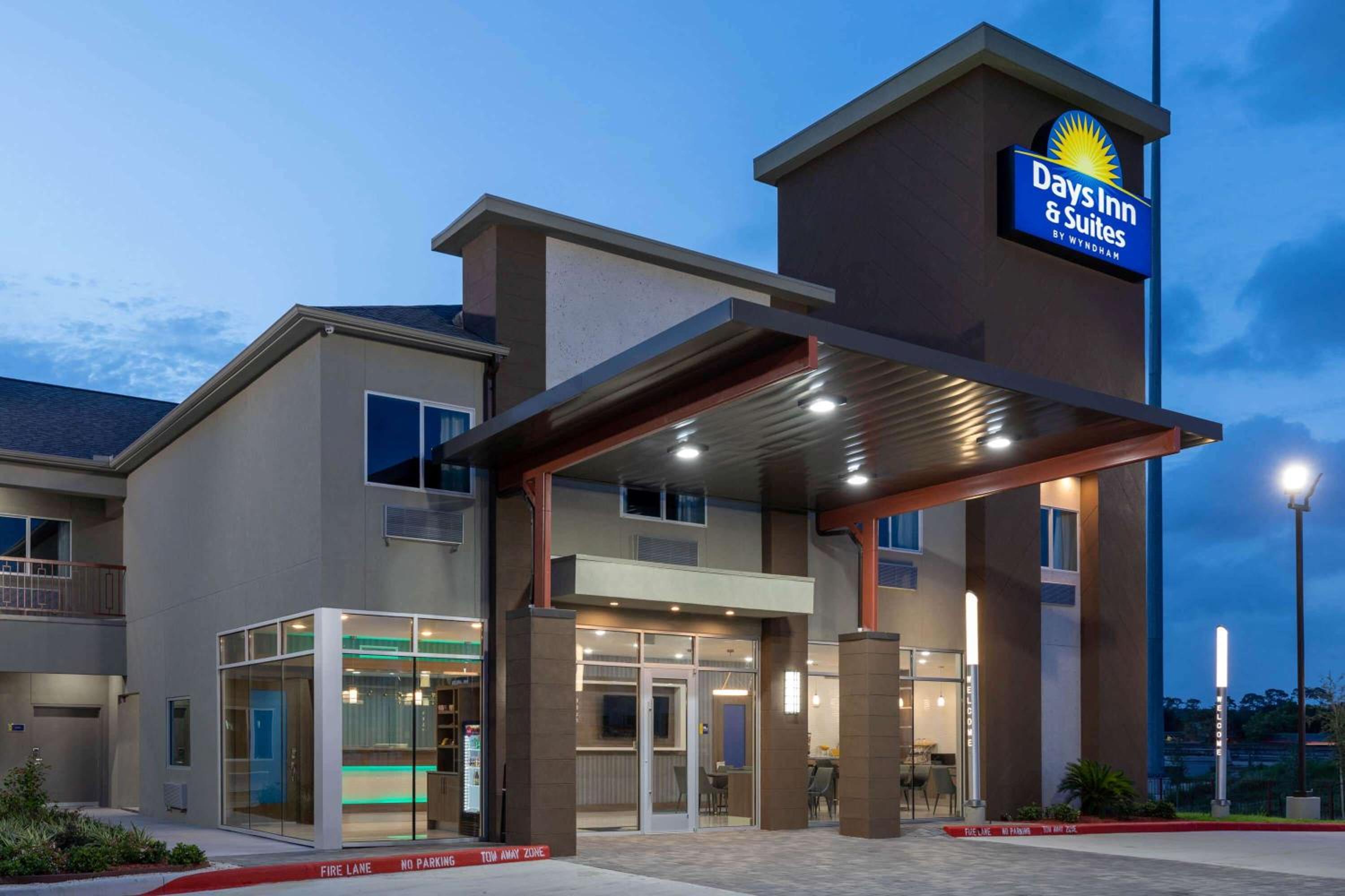 Days Inn & Suites by Wyndham Downtown/University of Houston in Houston, Tx