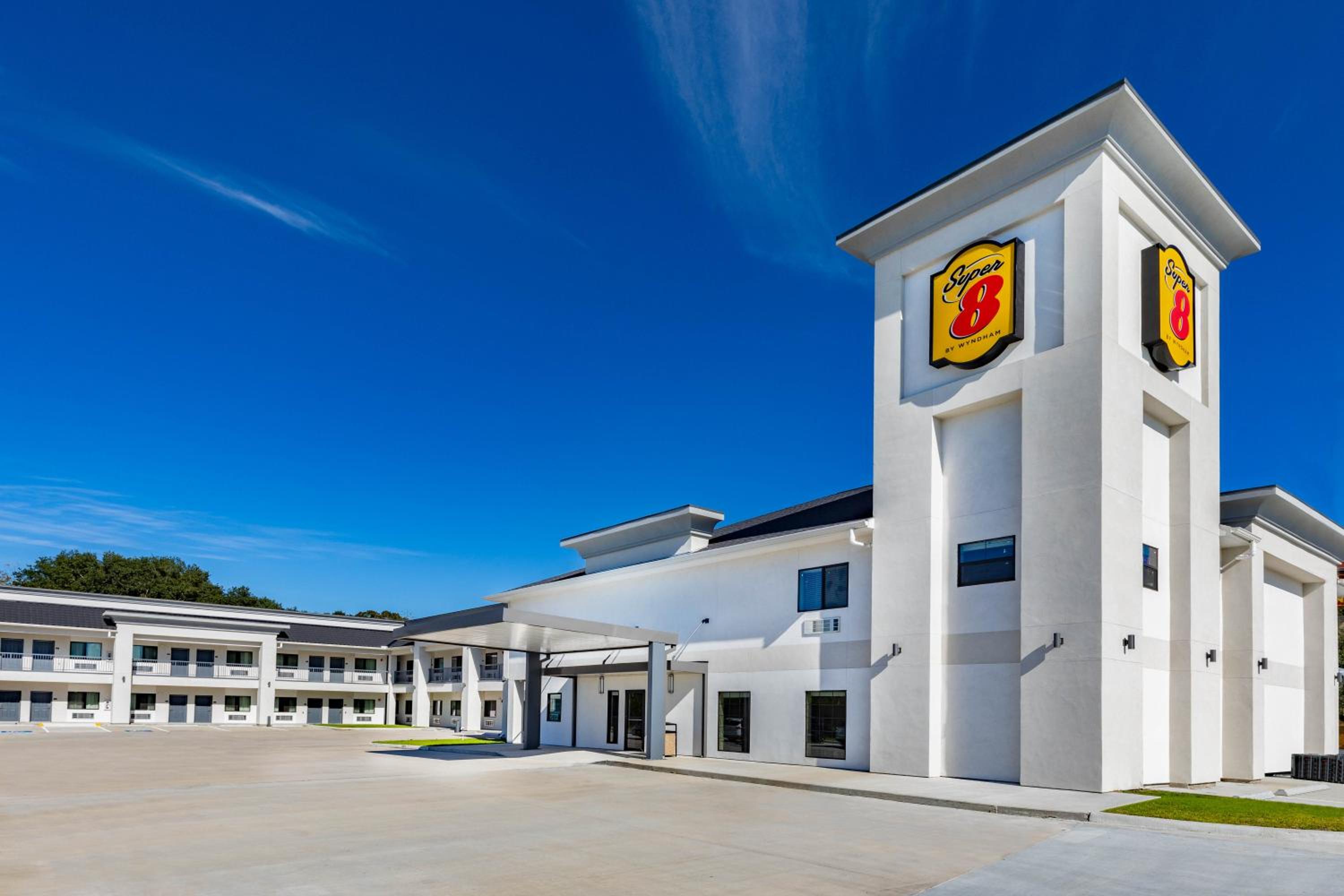 Super 8 by Wyndham Houston NW Beltway 8/West Rd in Houston, Tx