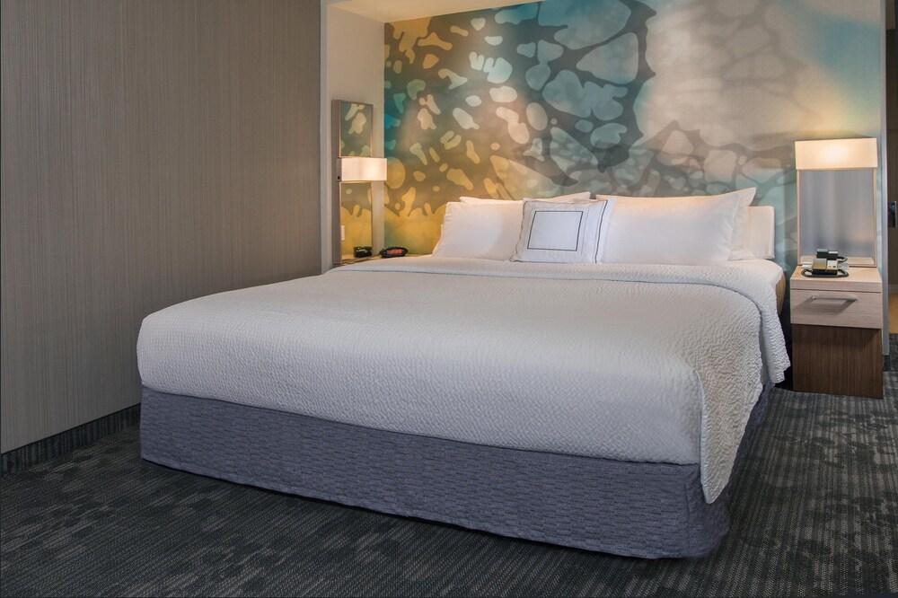 Courtyard by Marriott Portland East in Portland, Or