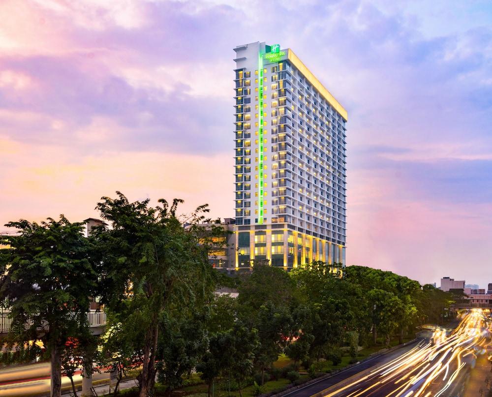 Holiday Inn & Suites Jakarta Gajah Mada by IHG in Jakarta