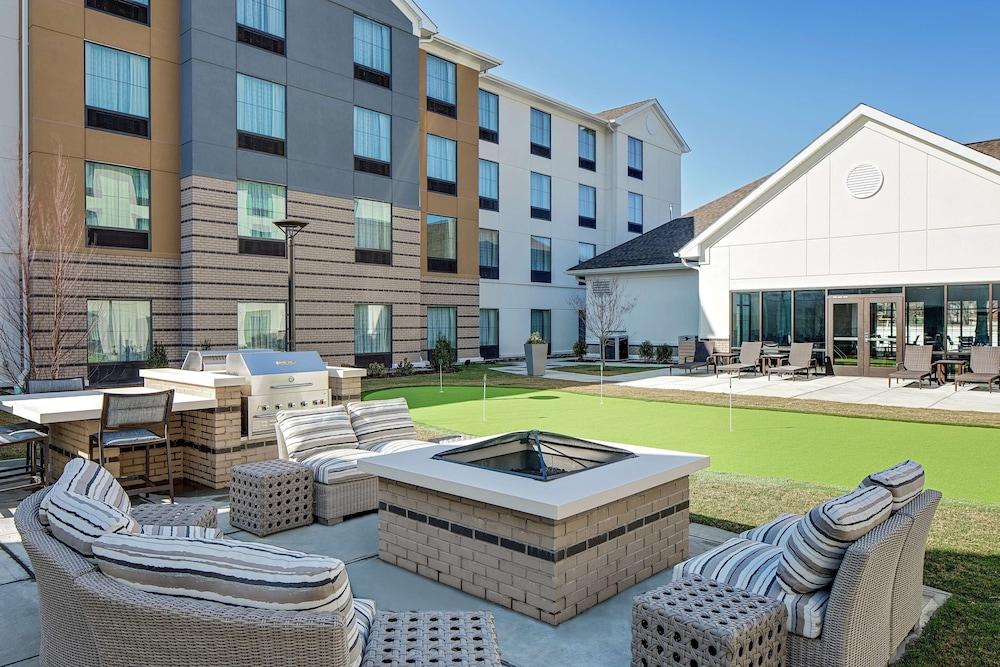 Homewood Suites by Hilton Ronkonkoma in Ronkonkoma, Ny