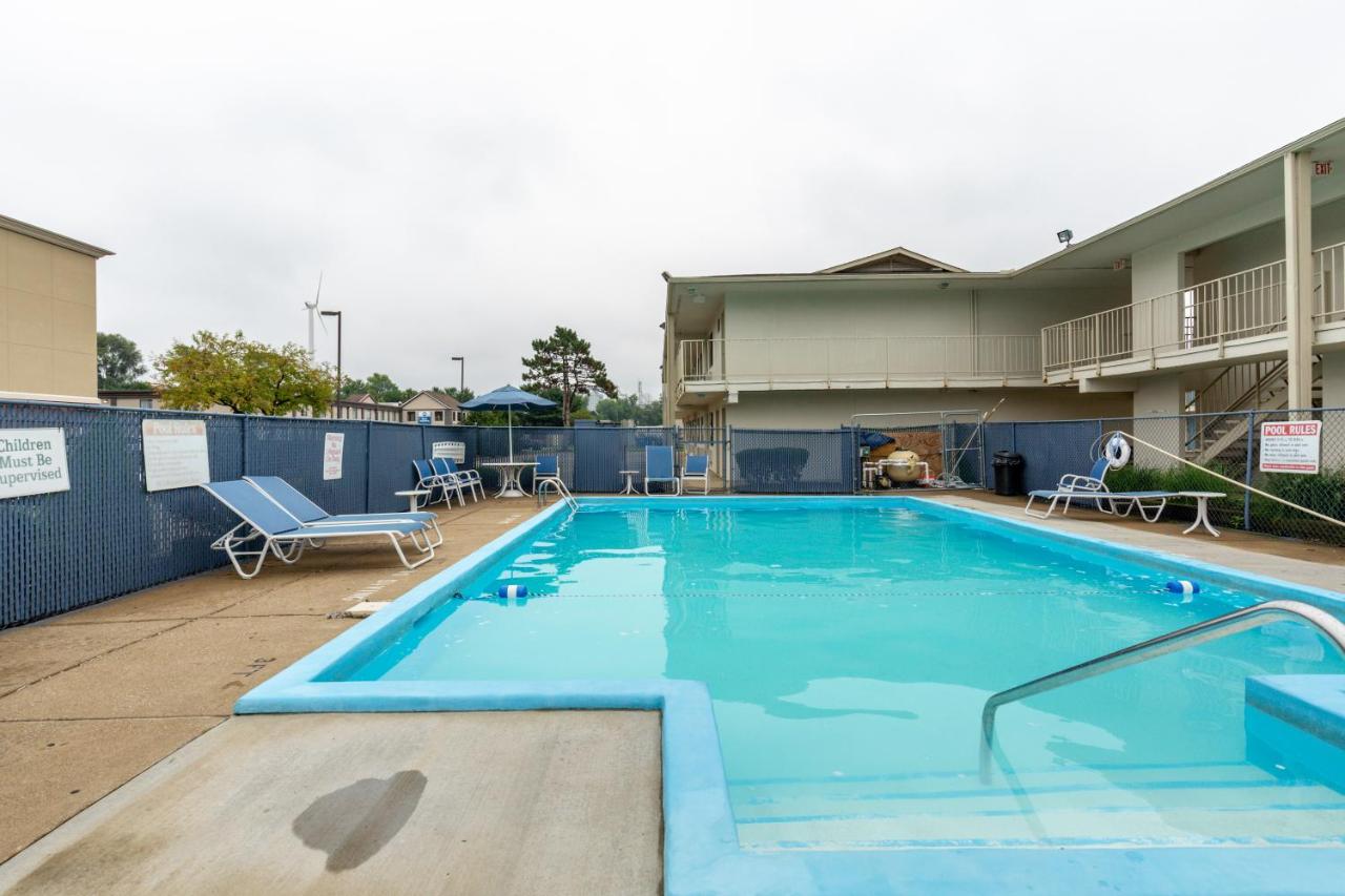 Days Inn by Wyndham New Philadelphia in New Philadelphia, Oh