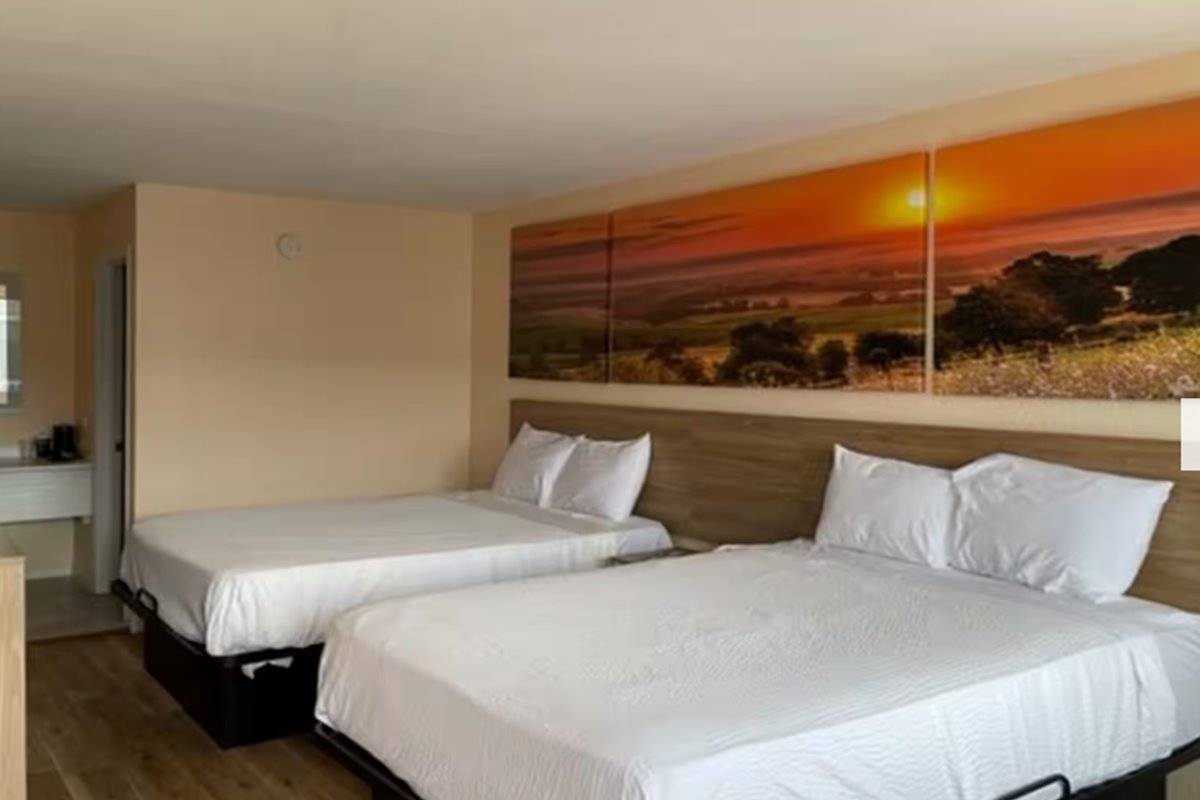 Days Inn by Wyndham Branson Near Theatre District in Branson