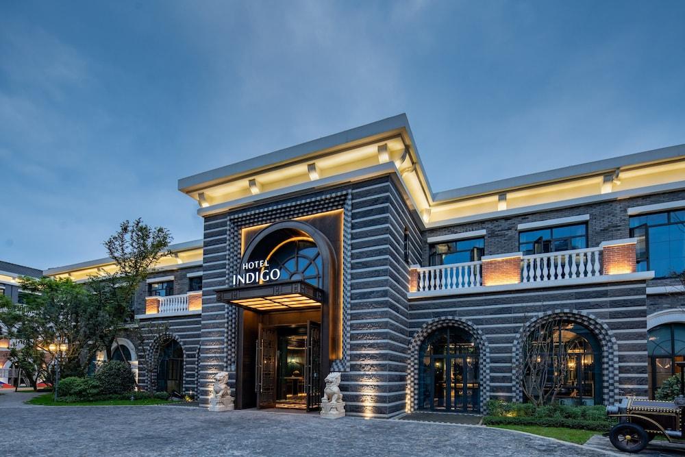 Hotel Indigo Heilong Lake by IHG in Meishan