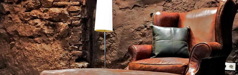 Hotel Secrets Priorat in Falset