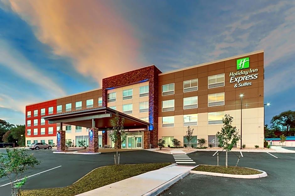 Holiday Inn Express & Suites Roanoke - Civic Center in Roanoke, Va