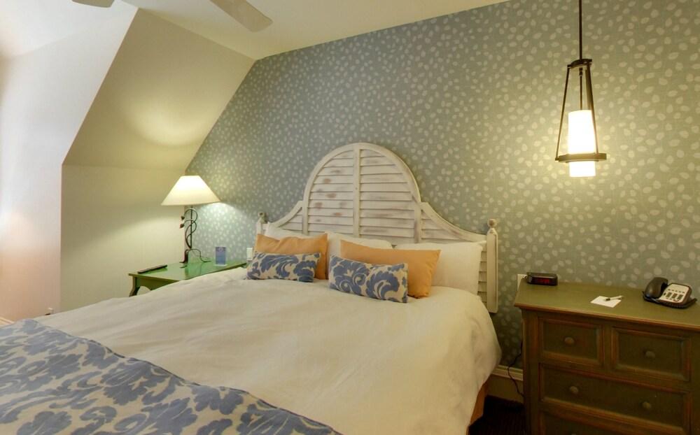 Hilton Grand Vacations Club Tremblant Canada in Mont Tremblant, Qc