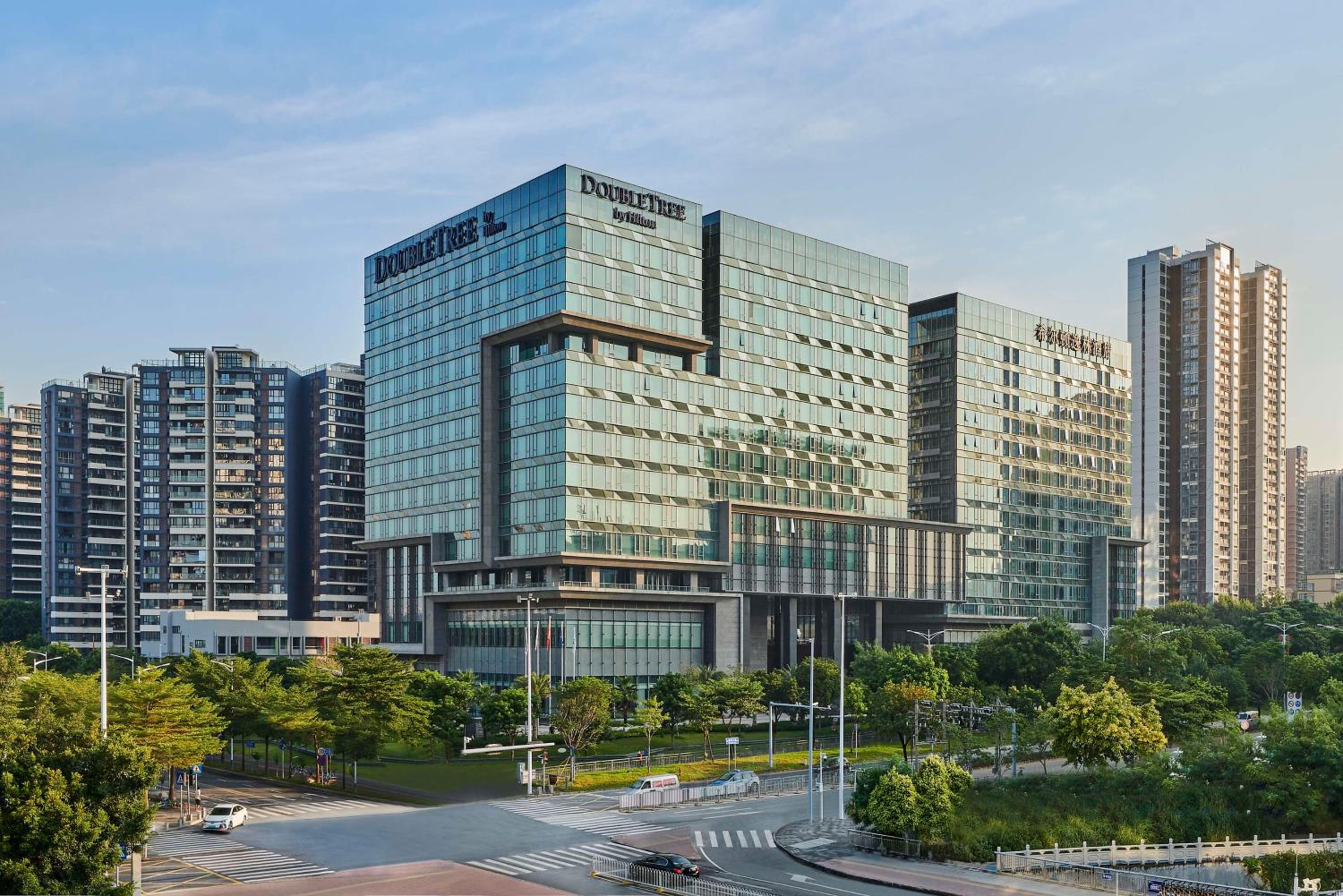DoubleTree by Hilton Shenzhen Airport Residences in Shenzhen