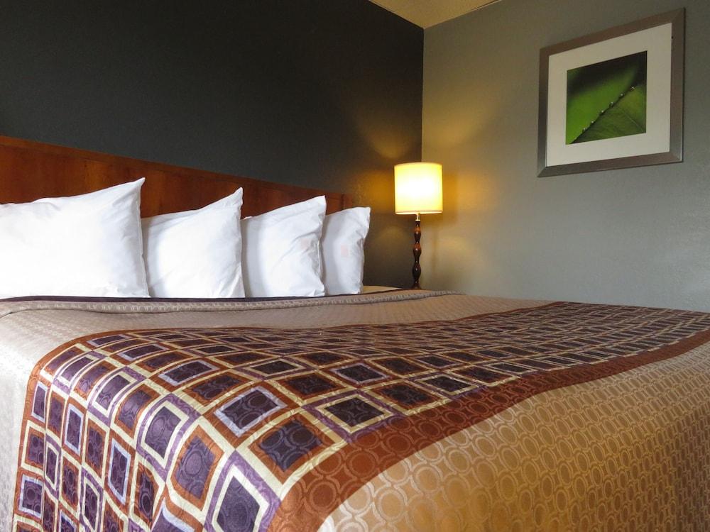 Travelodge by Wyndham Walterboro in Walterboro, Sc