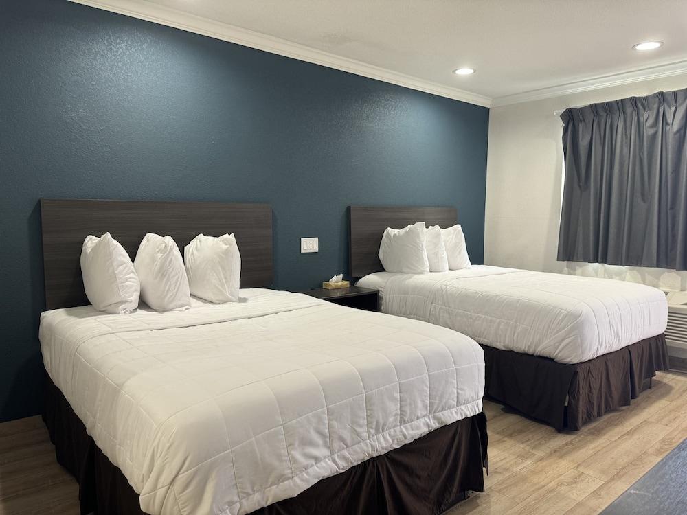 Baymont by Wyndham Bakersfield in Bakersfield