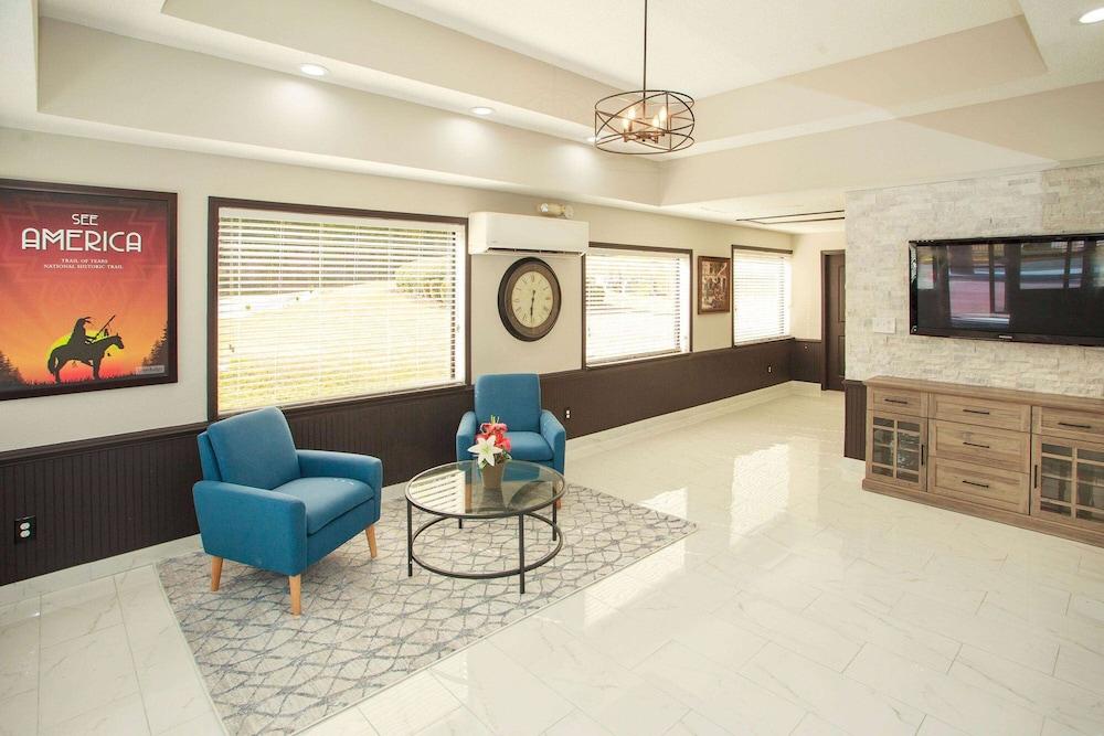 Travelodge by Wyndham Macon West in Macon, Ga