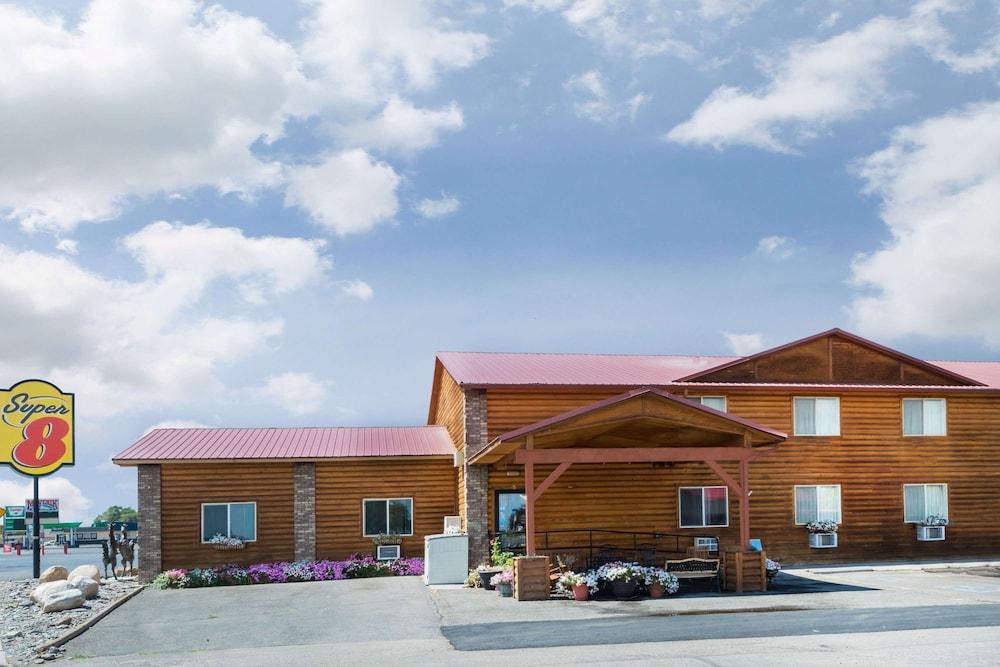 Super 8 by Wyndham Powell in Powell, Wy