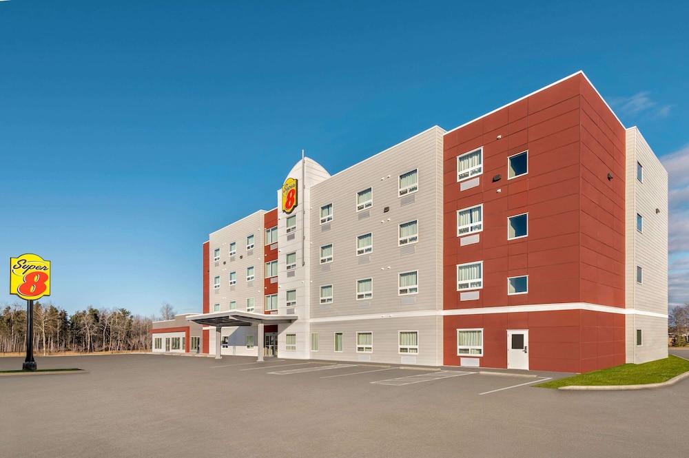 Super 8 by Wyndham Thompson in Thompson, Mb