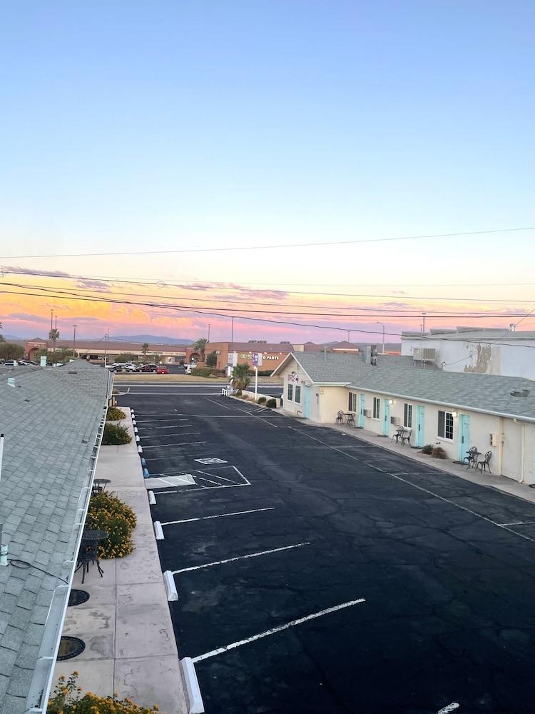 Howard Johnson by Wyndham Ridgecrest, CA in Ridgecrest, Ca