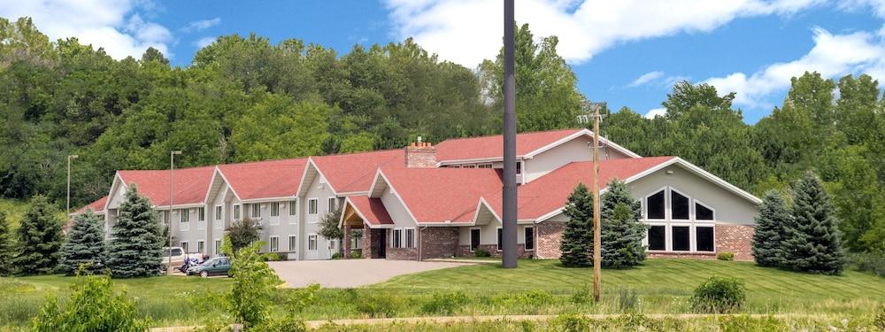 AmericInn by Wyndham Baldwin in Baldwin, Wi