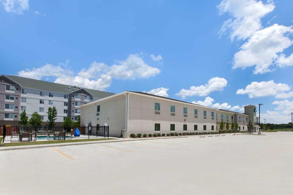 Days Inn by Wyndham Baton Rouge Airport in Baton Rouge, La