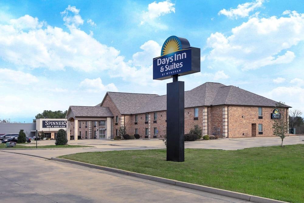 Days Inn & Suites by Wyndham Florence/Jackson Area in Florence, Or