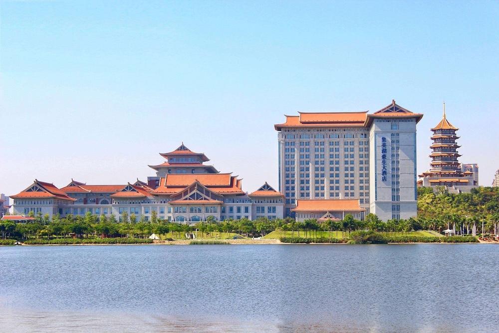 Howard Johnson by Wyndham Jimei Lake Plaza Xiamen in Xiamen