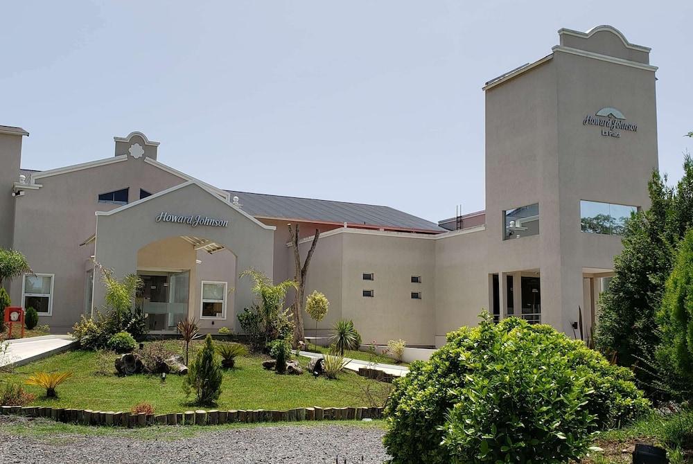 Howard Johnson by Wyndham La Plata in Lisandro Olmos