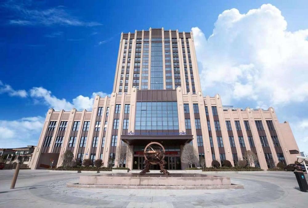 Howard Johnson By Wyndham Bayan Plaza Qidong in Nantong
