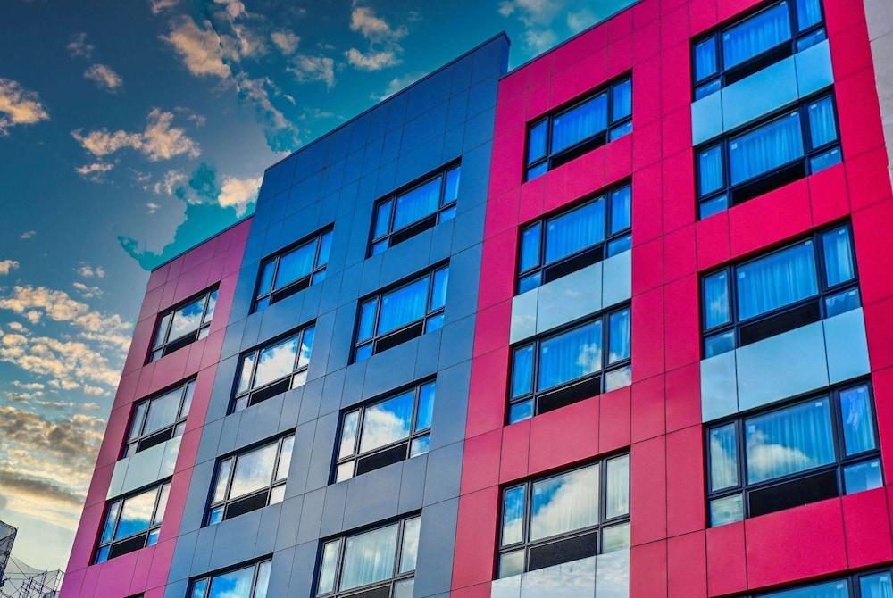 Super 8 by Wyndham Bronx Near Botanical Garden in New York, Ny
